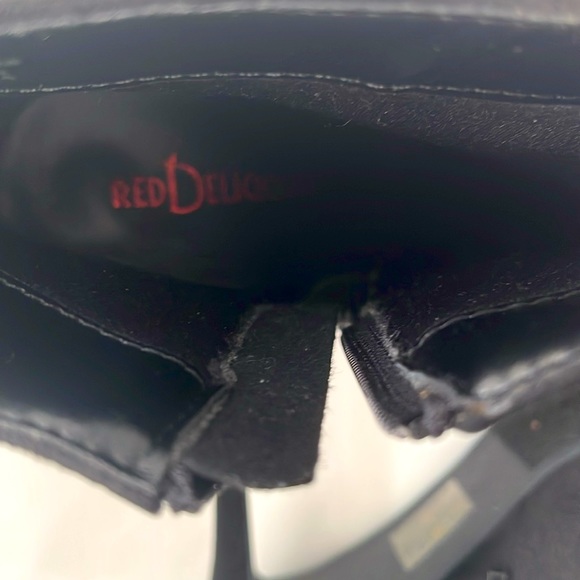 Red delicious booties. - Picture 5 of 7